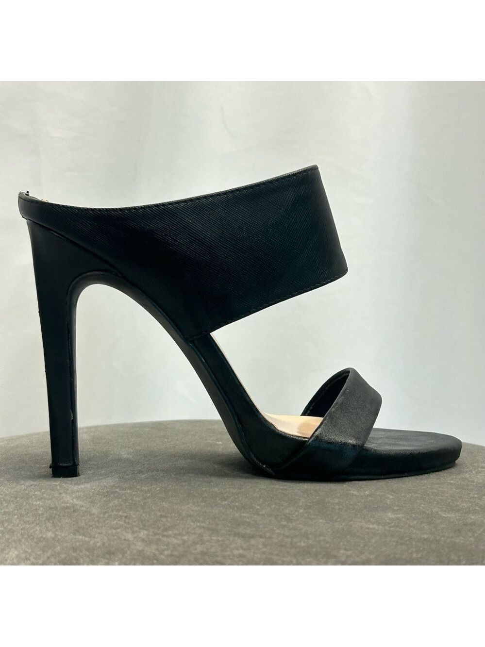 Le Chateau black high heel slip on mule sandal Sz 8